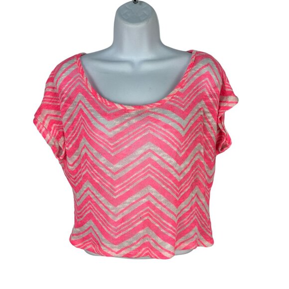 Discreet Womens Chevron Pink & White Short Sleeve Lightweight Top Size Small - Picture 1 of 4